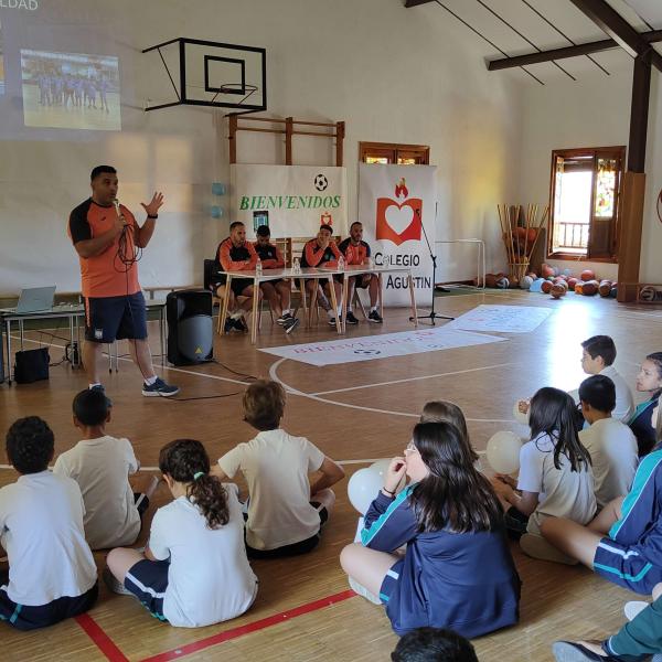 NOTICIA| EL VIA ALBALI VALDEPEAS FINALIZ LAS VISITAS A LOS CENTROS EDUCATIVOS CON EL COLEGIO SAN AGUSTN