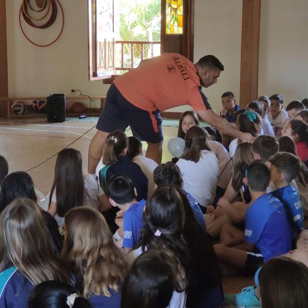 NOTICIA| EL VIA ALBALI VALDEPEAS FINALIZ LAS VISITAS A LOS CENTROS EDUCATIVOS CON EL COLEGIO SAN AGUSTN