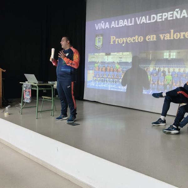 NOTICIA| IGUALDAD Y VALORES DEL DEPORTE, PRESENTES EN EL IES FRANCISCO NIEVA