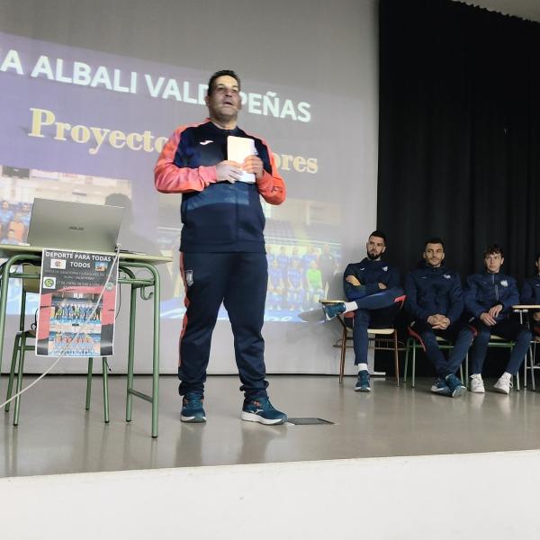 NOTICIA| IGUALDAD Y VALORES DEL DEPORTE, PRESENTES EN EL IES FRANCISCO NIEVA