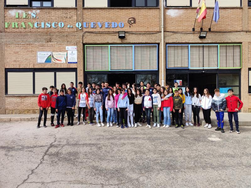 NOTICIA| EL VIA ALBALI VALDEPEAS, CON LOS ALUMNOS Y ALUMNAS DEL IES FRANCISCO DE QUEVEDO