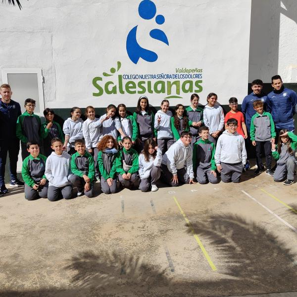 NOTICIA| ENCUENTRO DEL VIA ALBALI VALDEPEAS CON EL COLEGIO NUESTRA SEORA DE LOS DOLORES