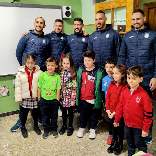 NOTICIA| EL VIA ALBALI VALDEPEAS VISIT EL COLEGIO SANTSIMA TRINIDAD