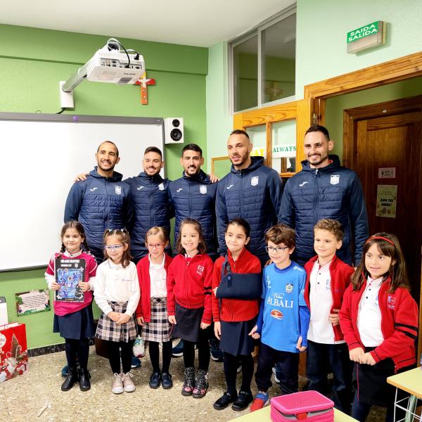 NOTICIA| EL VIA ALBALI VALDEPEAS VISIT EL COLEGIO SANTSIMA TRINIDAD