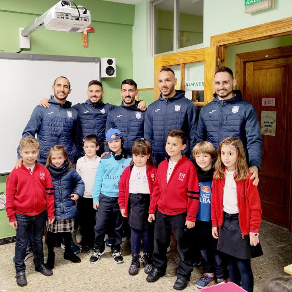 NOTICIA| EL VIA ALBALI VALDEPEAS VISIT EL COLEGIO SANTSIMA TRINIDAD