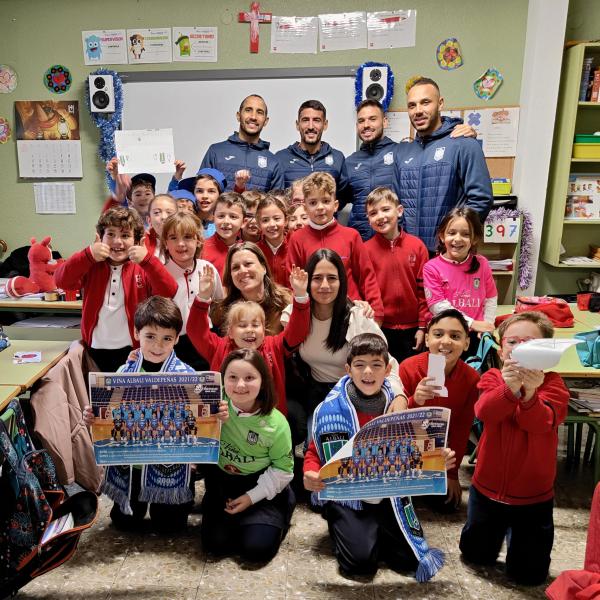 NOTICIA| EL VIA ALBALI VALDEPEAS VISIT EL COLEGIO SANTSIMA TRINIDAD