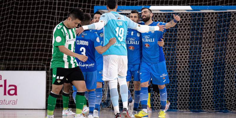 El Via Albali Valdepeas afianza el play off