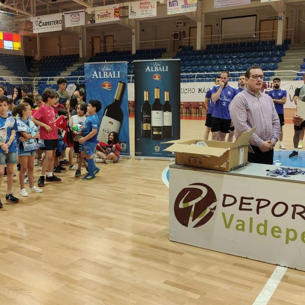 NOTICIA| EL VIA ALBALI VALDEPEAS DESPIDI LA TEMPORADA CON SU AFICIN