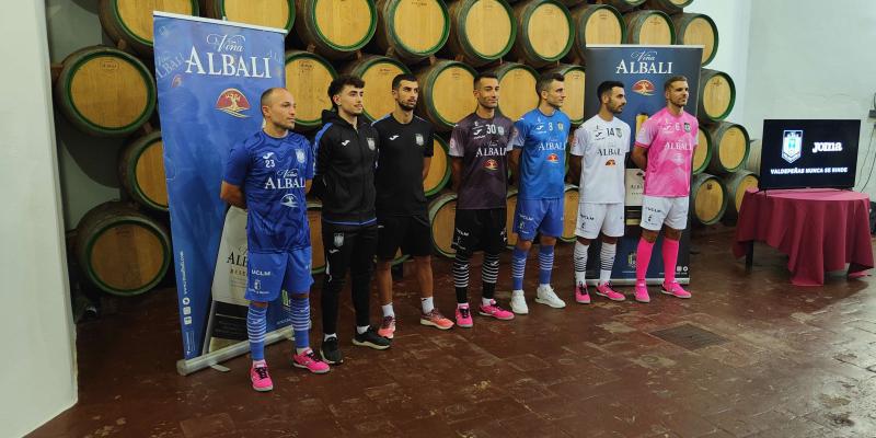 NOTICIA| EL VIA ALBALI VALDEPEAS PRESENT SUS NUEVAS EQUIPACIONES PARA LA TEMPORADA 24/25