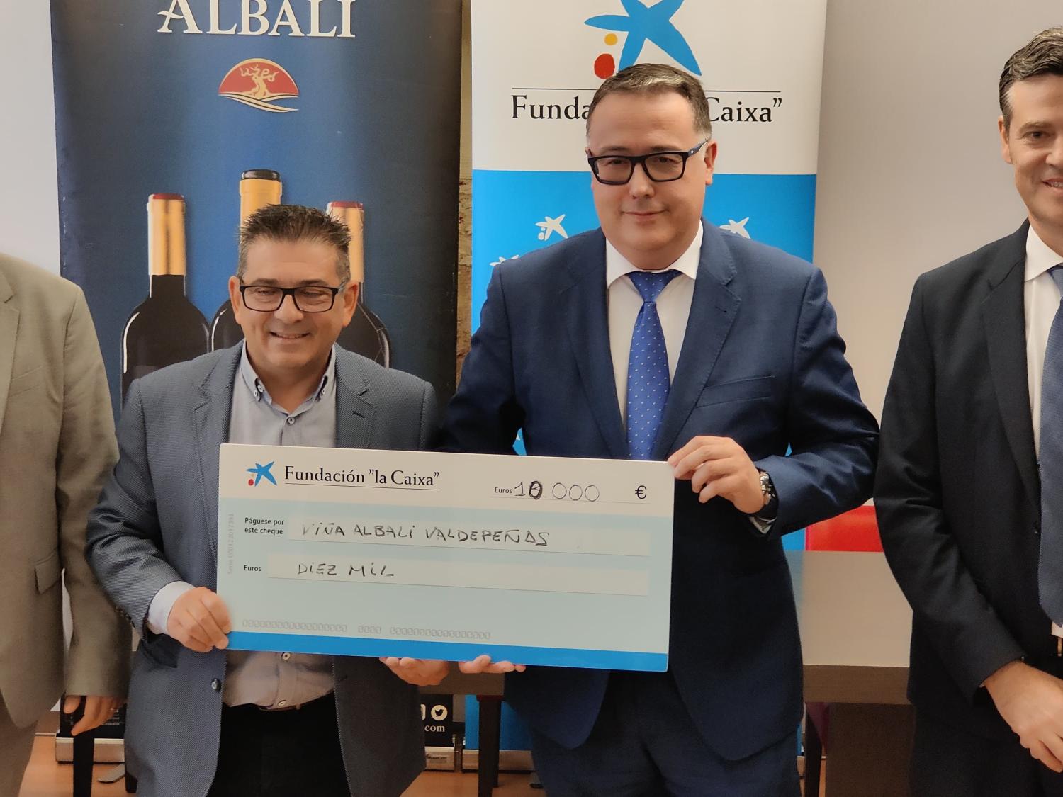 NOTICIA| VIA ALBALI VALDEPEAS Y FUNDACIN LA CAIXA SELLARON UN CONVENIO DE COLABORACIN